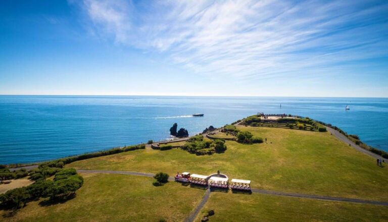les petits trains du cap d'agde grandes la pointe face à la mer