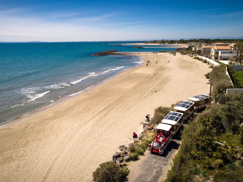 presentation of the small west circuit trains and its fine sandy beaches